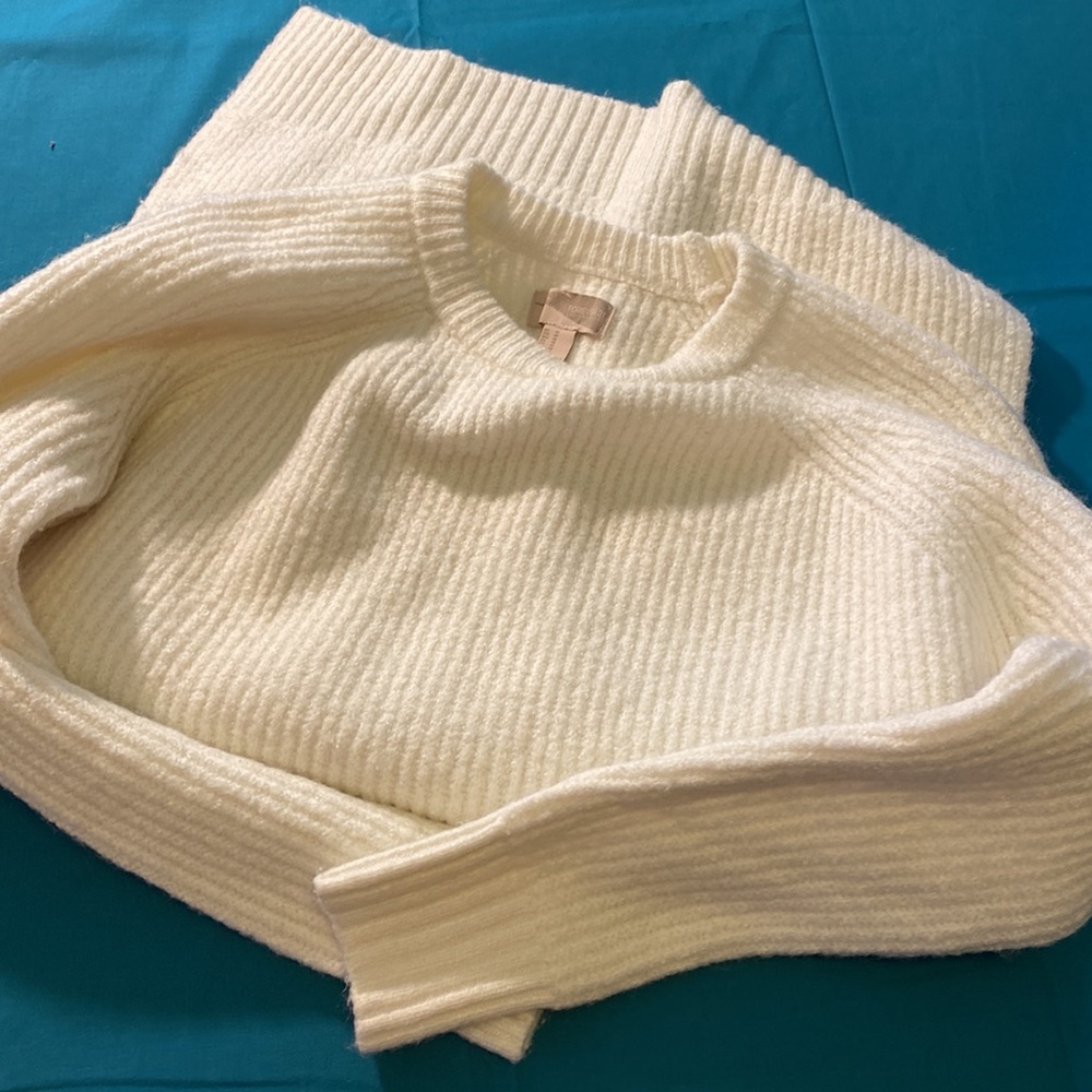Woman’s sweater top size Med